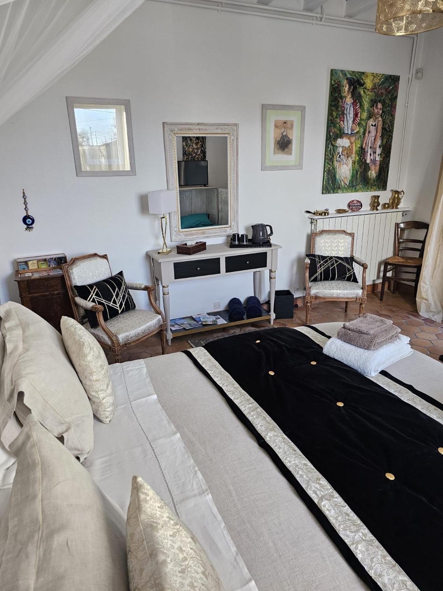 Chambre D'Hotes Les Roches Corme-Royal Екстер'єр фото